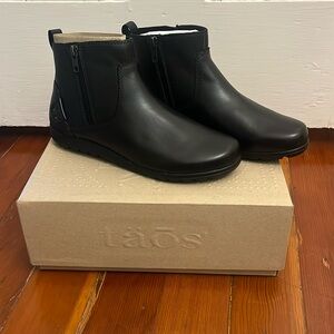 Taos select black ankle books, new (never worn)